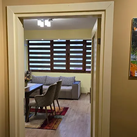 Eti's - Location & Free Garage Apartment *