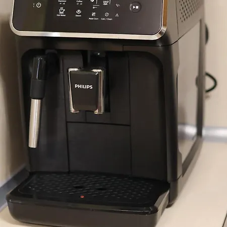 Eti's - Location & Free Garage Apartment