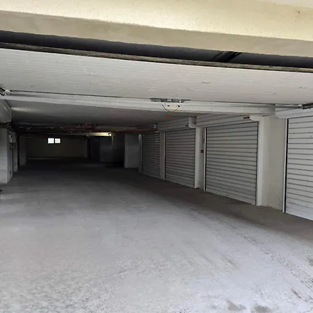 Eti's - Location & Free Garage 아파트